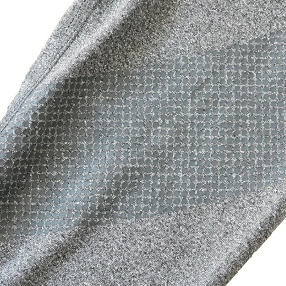 NEW - STRETCH GRAY MESH PANEL YOGA/WRKOUT LEGGINGS - Picture 5 of 7